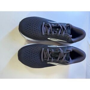 BROOKS SNEAKERS FOR WOMEN SIZE 9. BRAND NEW WITH BOX.